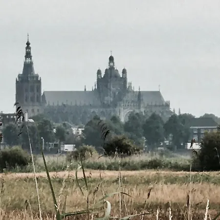 Hébergement de vacances Unique Tranquil Spot With Garden, Centre Den Bosch *