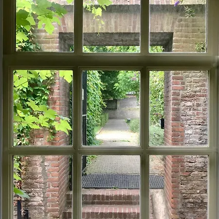 Unique Tranquil Spot With Garden, Centre Den Bosch Hébergement de vacances Bois-le-Duc