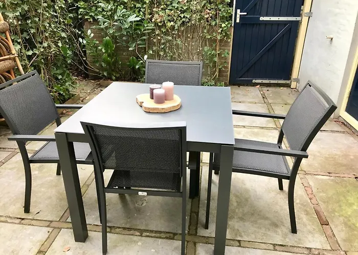 Unique Tranquil Spot With Garden, Centre Den Bosch بيت للعطل